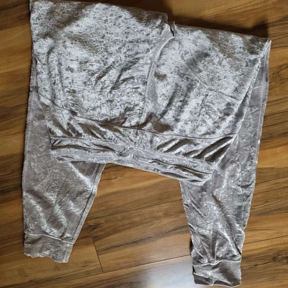 Lululemon Athletica Light White Velvet Joggers - Picture 4 of 5